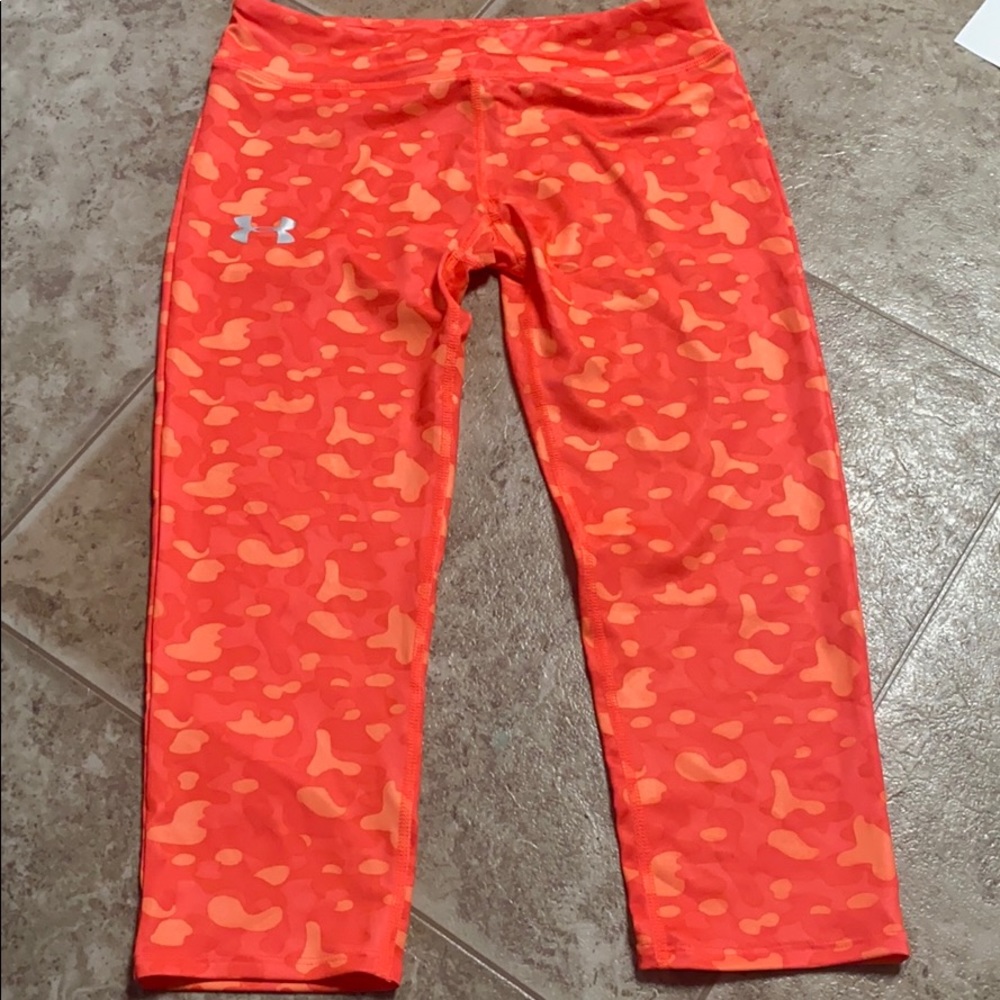 NWT.  Under armour capris.  Size large.